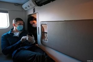 Это я так понимаю- окно для дружеского перепиха? Чтоб баба с соседнего купе могла тебе м.и.н.е.т сделать или попу выставить чтоб ты пристроился?
