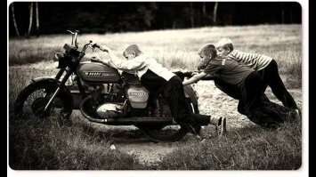 Один из плюсов мотатайки - проходимость!
Так же, даже если ты сломался, всегда можно было дотолкать мотик до "базы" пешком.