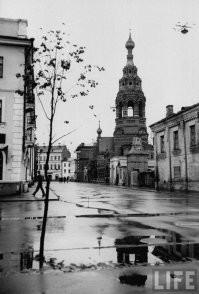 Эээ... А почему на этой фотке квадрокоптер в правом верхнем углу?