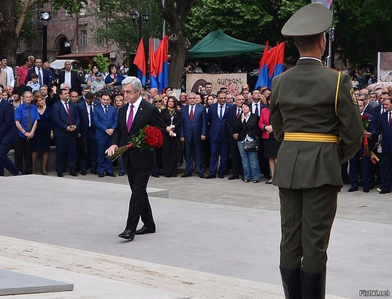 В центре Еревана открыт памятник пособнику Гитлера, осужденному советским судом. Москва официально осудила этот шаг Еревана. Москва удивлена установкой в Ереване памятника одному из создателей «Армянского легиона» вермахта генералу Гарегину Нжде