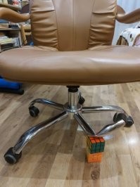 Будет вертеться - кубик соберет.