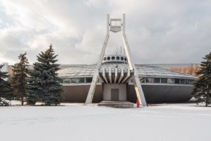 Без башни: «закопанный робот», НЛО и другие технологичные здания СССР