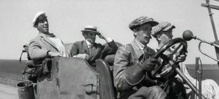 Голые танцевать не будете при луне?