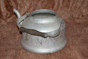 Нашёл такойже чайник на аукционе, по клейму можно датировать их годы выпуска.