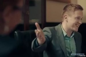 Уморительное спасение британки, которая на спор залезла в сушильную машину