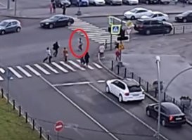 И ещё, пострадавшего в ДТП необходимо срочно эвакуировать с места, желательно взяв за ноги и немного потрясти, может сломанные кости на место встанут!