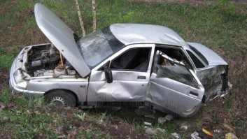 Нет проблем если устанавливать винду на отдельный диск Ц. Форматнул и всех делов, хоть Дос устанавливай!
Или ты такую десятку удалить не можешь?