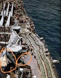 Не плохо так расслабляются. Кому война....