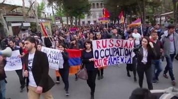 Давайте закончим эту тему вот этой картинкой , это не фотошоп . Так кому Россия должна помогать ? все уже 30 лет свободы . Ребят просто забейте , они нам такие же братья как крысы и мыши . Если сейчас Россия туда влезет ее с говном смешают по самый нижний плинтус . Пускай сами между собой и воюют . Если Армяну нужно тебя заиметь или Азеру так это святое а как помочь так к России . Просто забейте нафиг .
