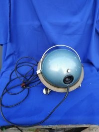 Моего кота от пылесоса не отгонишь. Убирать невозможно! А дома хранится "Спутник". Правда не в таком состоянии.