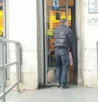 Вот, что значит одна нога здесь, а другая там.