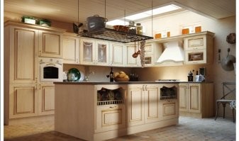 Да и бог с теми ручками, вы мне лучше покажите того "гения" который продаёт ГОТОВЫЕ кухонные модули.
То есть собирает у себя на складе, потом использует тоны упаковочного материалы, чтоб все это чудо упаковать по правилам, потом, вместо того, что использовать булик для 10 плоских коробок, покупает фуру, что б впиндирить туда собранну кухню, вместо 2х человек, нанимает штат из 5. Вы ж пробовали когда нибудь затащить холодильник?
Вот я представляю как они затаскивают на 3й этаж это)), поотбивав по пути половину углов. 

Что за извращенца мы тут 2ой день обсуждаем? Кто, блин, вобще такое делает? О чем разговор?
Смиритесь это идиотская картинка с интернета и никакого сокрального смысла и высшей идейности в ней элементарно не существует.