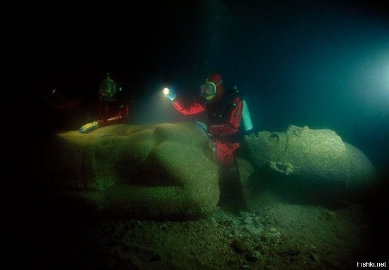 Фараон - как новенький. Мне казалось, что подводные статуи должны выглядеть немного иначе...