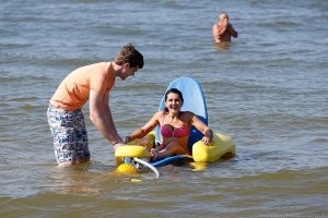 А у нас круглый год сотни детей из санатория поправляют здоровье на море и отлично пользуются такими дорожками для подъезда к пляжу и самой воде. Только тупой идиот не поймёт как нужен таким людям поход на море. В любое время года. Попробуйте хоть почитать, посмотреть картинки, раз своими мозгами пользоваться не умеете.