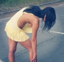 Девушки в платьях