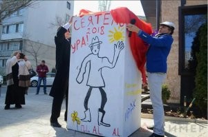 В Одессе на улице Ильфа и Петрова открылся арт-объект...