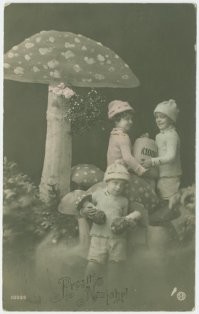 Авторская коллекция самых странных открыток из прошлого