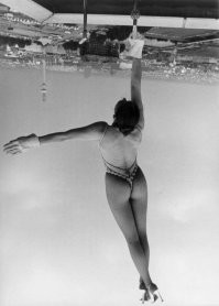 А вниз головой лучше смотрелась...