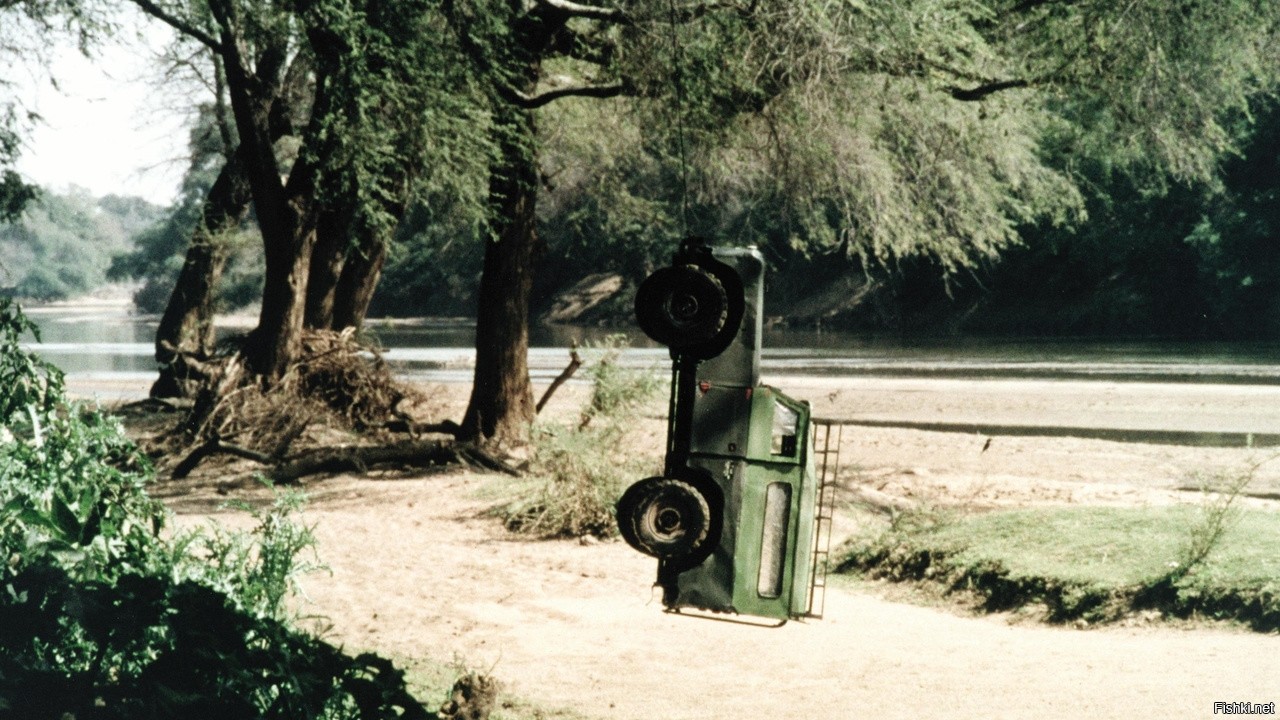 Боги сошли с ума 1. Боги, наверное, сошли с ума (1980). Наверное боги сошли с ума 1980 Постер. Наверное боги сошли с ума машина. Машина из наверное боги сошли с ума.