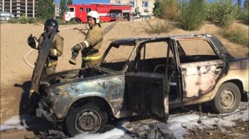 -"Я Ване Кемерову звонил,говорит что в бензобаке нагар,вот и не заводится."-