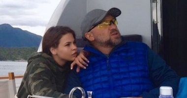 А не рассказал, как отмазался от катания гаишника на капоте?
Не надо слушать этого болтуна. Если хотите узнать про мужчину, послушайте женщину. Про этого персонажа интересно рассказывала вот эта девушка.