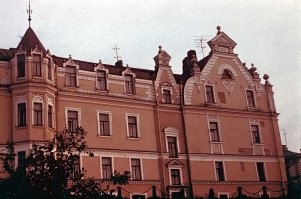 как-то давно он в общем-то не очень выглядел, потом его отстроили заново