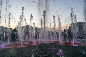 Все как у всех работы на рубль, а стоимость на 100.
Это система забора бюджетных денег.
Вот фонтан во Владимире обошелся в 180 000 000 руб.