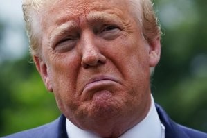 Индийский поклонник Трампа узнал, что тот заразился Covid, расстроился и умер