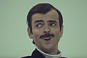 Блин, Лапенко и там успел попеть!