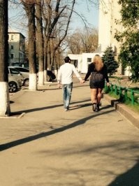Ну почему зла? Кто читал Л. Соловьева «Очарованный принц», вспомнит. 

На обратном пути вор сказал: 
- Я думал, эта девушка ангельской красоты. А на самом деле ничего особенного. Ей до Арзи-биби, например, далеко.
- Вспомни Саади: "Чтобы понять всю красоту Лейлы, надо смотреть на нее глазами Меджнуна", ответил Ходжа Насреддин.