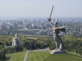Боженька сохранил. Не зря попы построили храм рядом с монументом. Он и отвернул грязную лапу террористов от кургана.