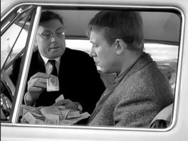 А все-таки, почему у вас деньги одними рублями? Это что-то подозрительно. Нехорошо!
 А вы что? Прокурор? Я не спрашиваю, откуда эта машина, почему нет документ.
 А я могу сказать откровенно. Я угнал эту машину. Могу рассказать у кого, и за что.
 Я тебе тоже могу рассказать откровенно. Я - пастор. Эти рубли - пожертвования Ему! Ну! Осталось немножко!
