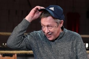 Вот и правильно! А то один уже заявил, что он не домашний алкоголик, а потом...