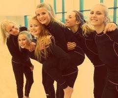 И не говори-ка.
На фото девочки из разных семей, Швеция.