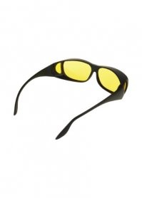 Открыл для себя в этом году очки с желтыми стеклами. Реально помогают. И глаза меньше устают, и спать меньше хочется. Меня всегда перед рассветом и в его начале в сон клонило в дороге. Причем неважно, выспался я перед дорогой или нет (на дальняк выезжаю с вечера обычно). А в таких очках реально за 20 часовую дорогу ни разу в сон не клонило. 
Причем использовал недорогие, типа таких