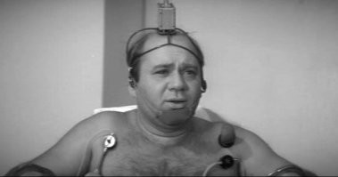 "..журналистка: Вы были за границей?
Травкин: …В Берлине, в Праге.
– Вы ездили туда по служебным делам?
– Я не ездил, я пешком.
– В качестве туриста?
– Нет, в пехоте.." (с)