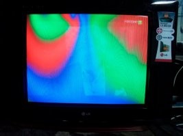 Автор не написал для чего кинескопы размагничивали! А размагничивали их чтобы убрать цветные пятна по углам экрана.