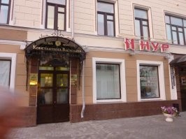 На заметку блллогггеру КазанЦу - на ул. Баумана есть прекрасный музей-галерея художника Константина Васильева, жившего в п. Васильево, что под Казанью.