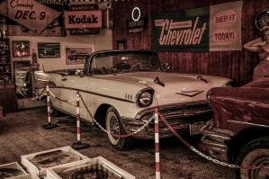 Финны любители старых авто, даже слеты и парады летом устраивают. Но вот тут недавно довелось в Швеции поработать, вот тут я вам скажу настоящие фанаты старых американских авто типа Бьюики, Шевролету, Кадилаки... красота!