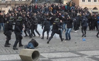 А вот чехи собрались больше шести.