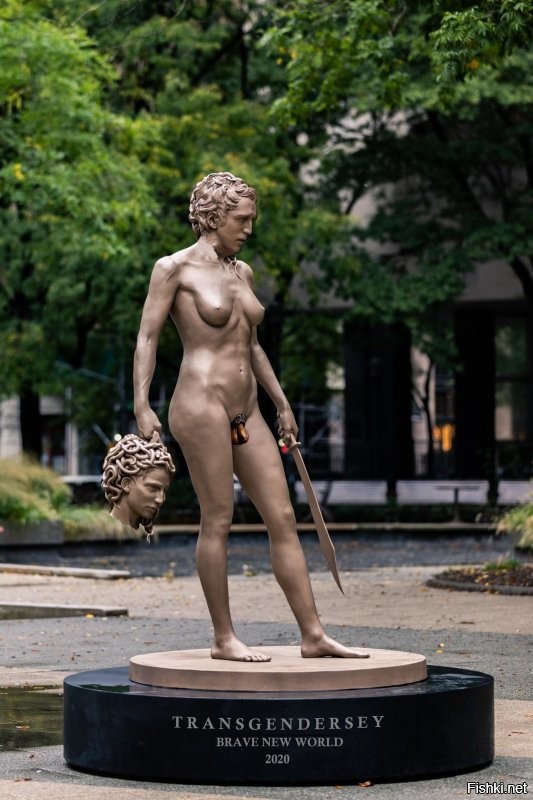 В Нью-Йорке установили статую Медузы Горгоны c головой Персея в руках