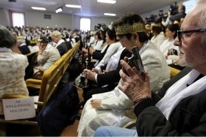 Хорошо хоть в эту церковь не зашел.