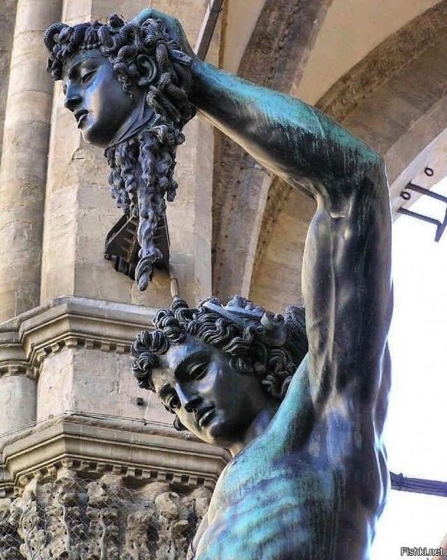 А это  « Персей с головой Медузы» Бенвенуто Челлини (1545–1554). Скульптура.!
 Коментировать поделку  с этой публикации не хочется.