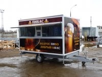 Женщина превратила подержанный коневоз в бар на колесах, и ее бизнес процветает
