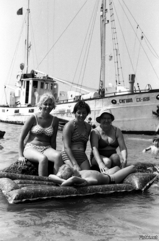 1. Архангельск 1984
2. Бичевинка 1989
3. Катунино, Лахта 1960-1970-е
4. Ленинград 1984
5. Москва 1976
6. Сухуми 1978