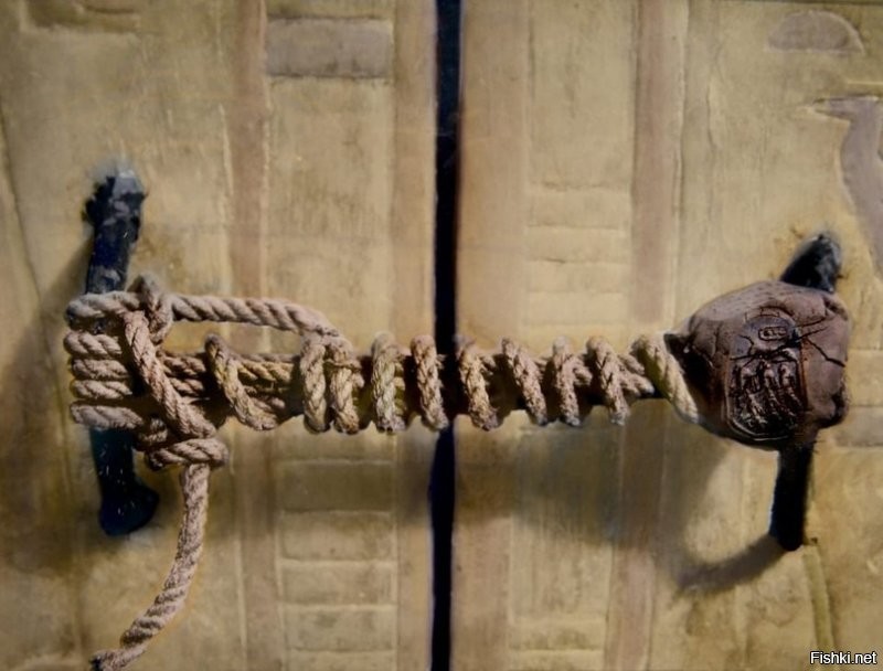 Печать на гробнице Тутанхамона была не тронута 3245 лет.
"Верёвочка", как Вы изволили заметить...