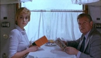 Ну и по поводу мобил Вы конечно правы. Никто в них не втыкал.
Вспомнили мизансцену?