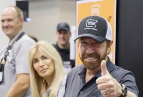 Тот случай когда даже Чак бросил все свои дела и пришёл потдержать этих крутых падаванов , которые в зали высказали бодрость духа , правилность суждений и точность направления .