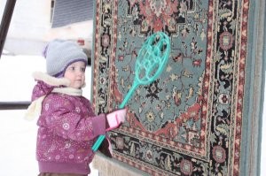 В скором будущем:
- сделай уборку и выхлопай телевизор.
- хорошо мам.