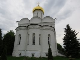 Борисоглебский монастырь в Дмитрове, а так же памятник Т-34